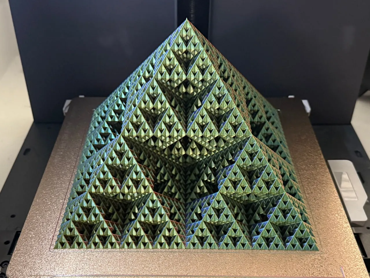 Wicked-Vase-Mode-Sierpinski-Pyramid-Fractal-Level