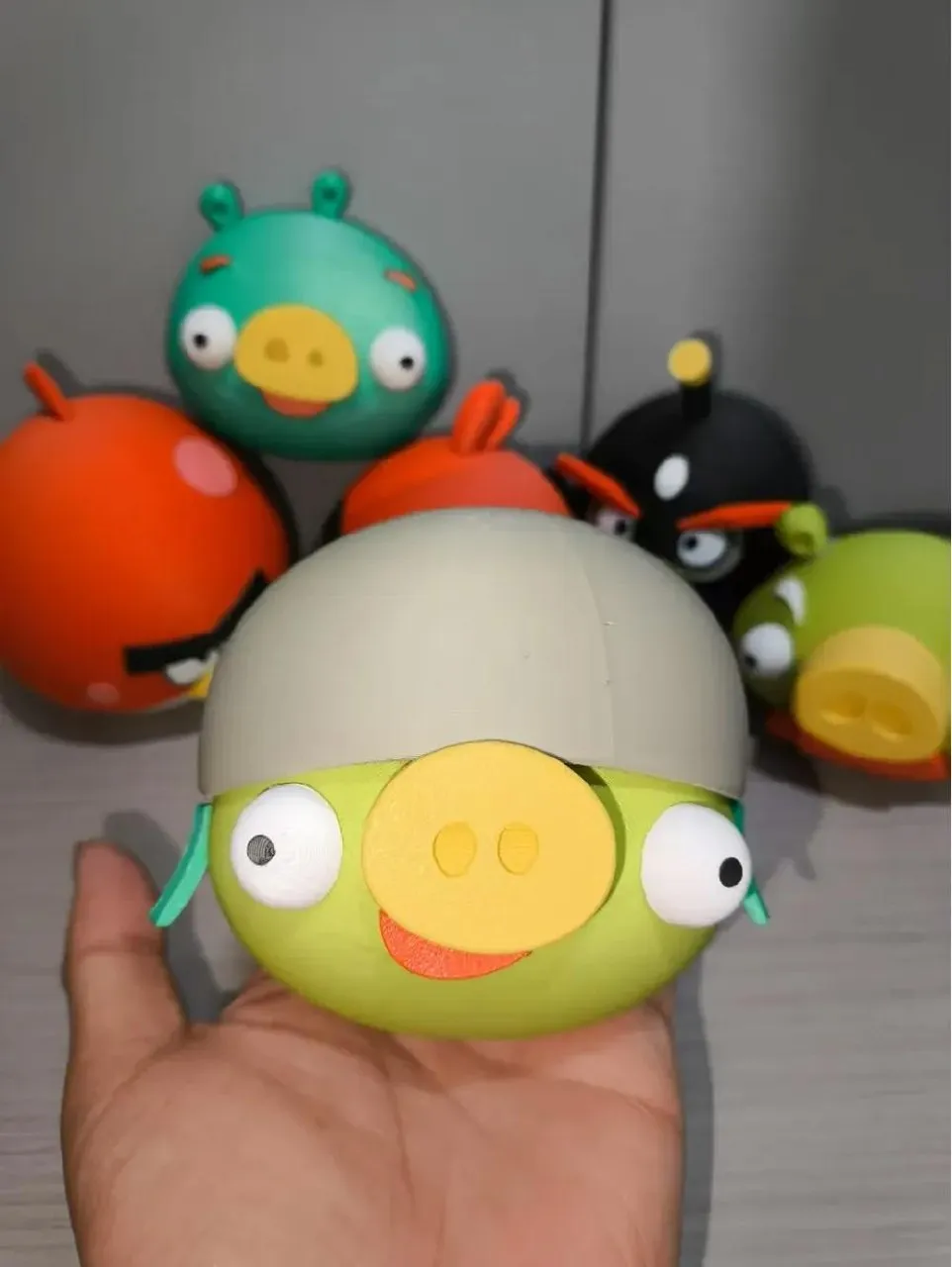 Angry Birds - Porco De Capacete