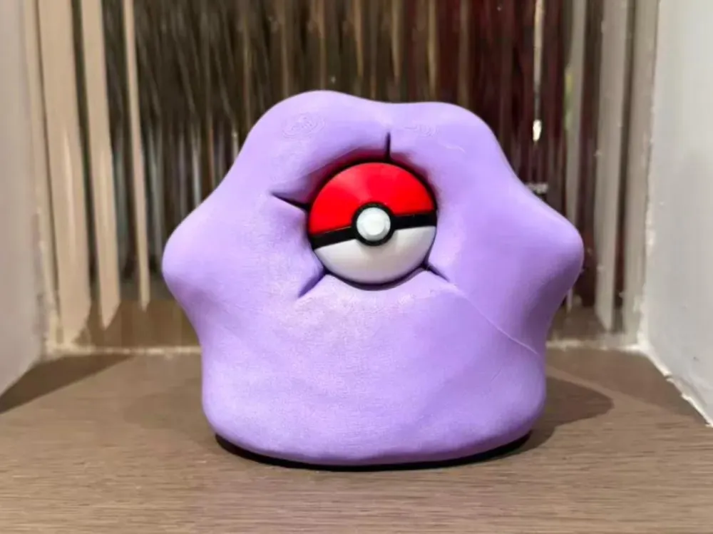Ditto Atingido Por Uma Poké Bola