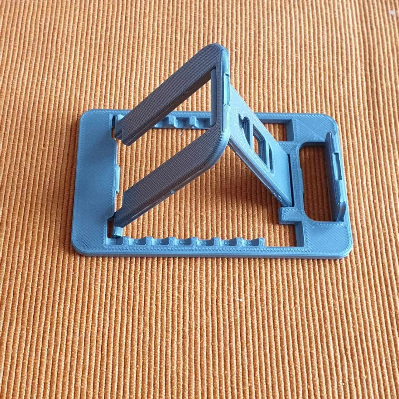 Ultra-Thin-15mm-Credit-Card-Sized-Phone-Stand-Model Files
