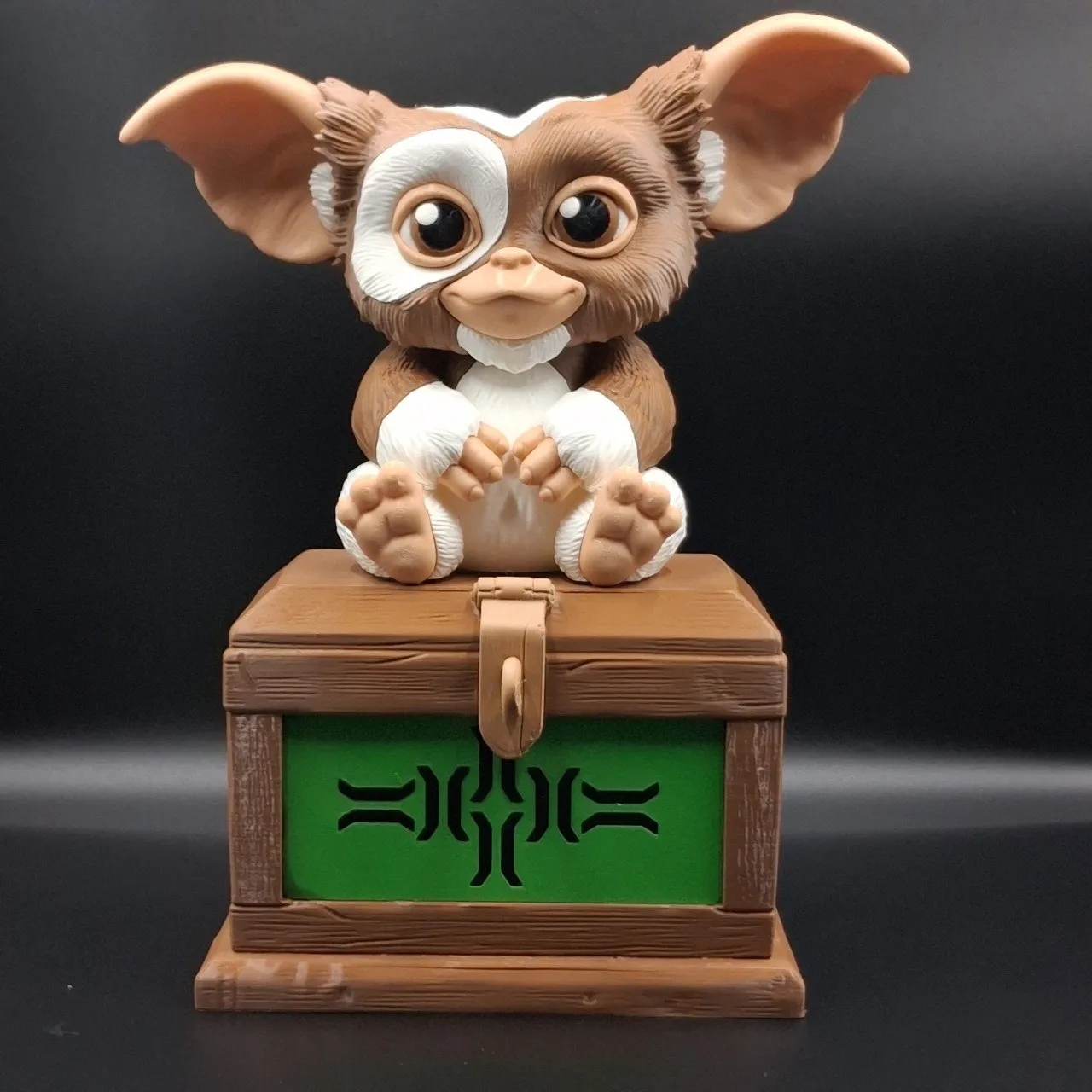 Gizmo-Mogwai-On-Chest-No-Ams-Multiparts20260929-1-R21koi