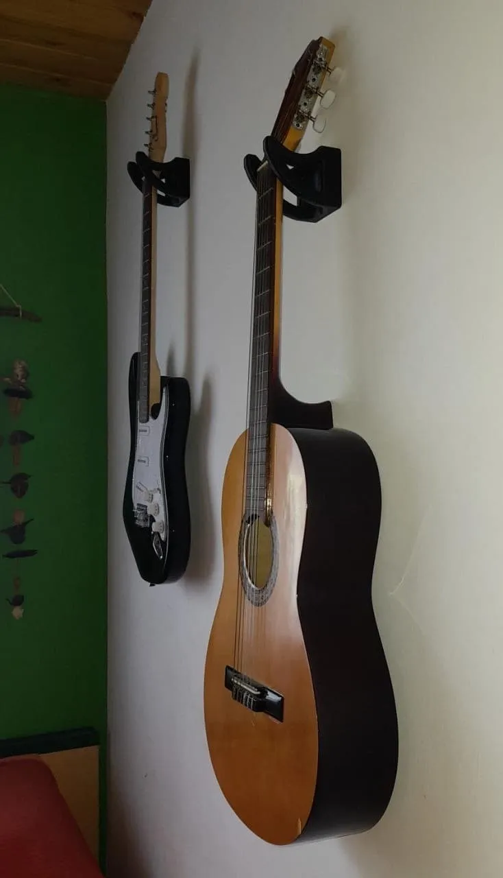GUITARRR (1)