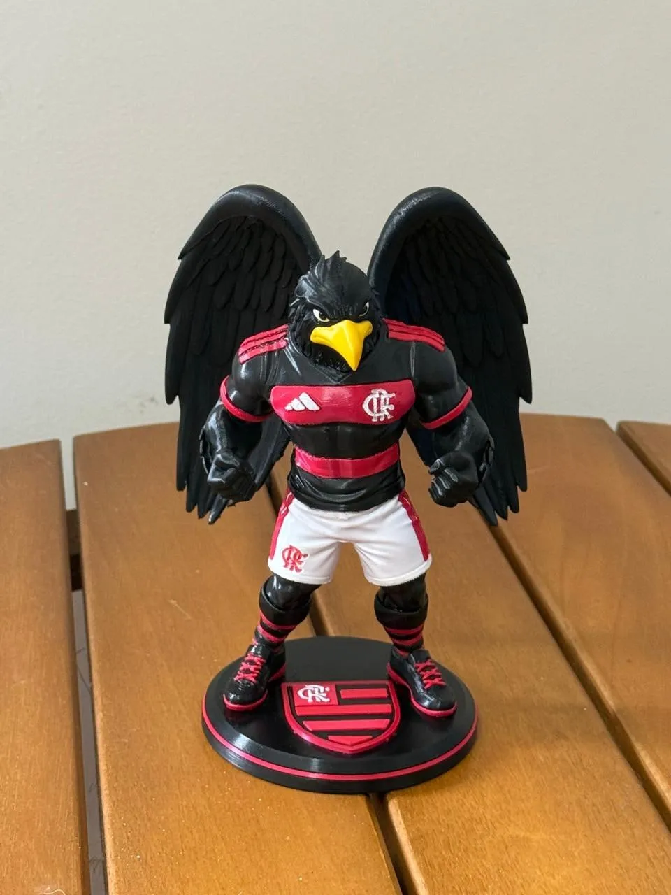 MASCOTE FLAMENGO COLORIDO COM OPÇÃO DE ASA