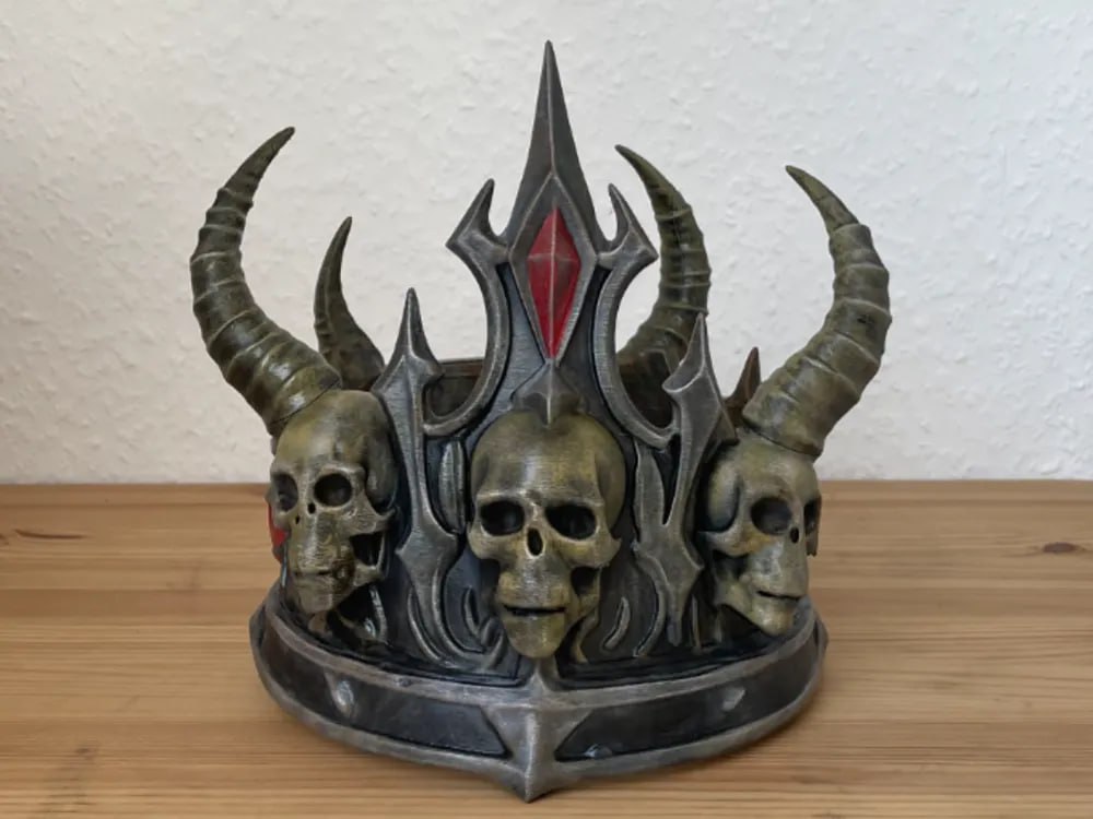 Bemalte Totenkopfkrone